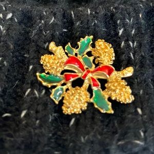 Vintage Macys Holiday Lane Christmas Gold Tone Brooch Poinsettia with Gl…